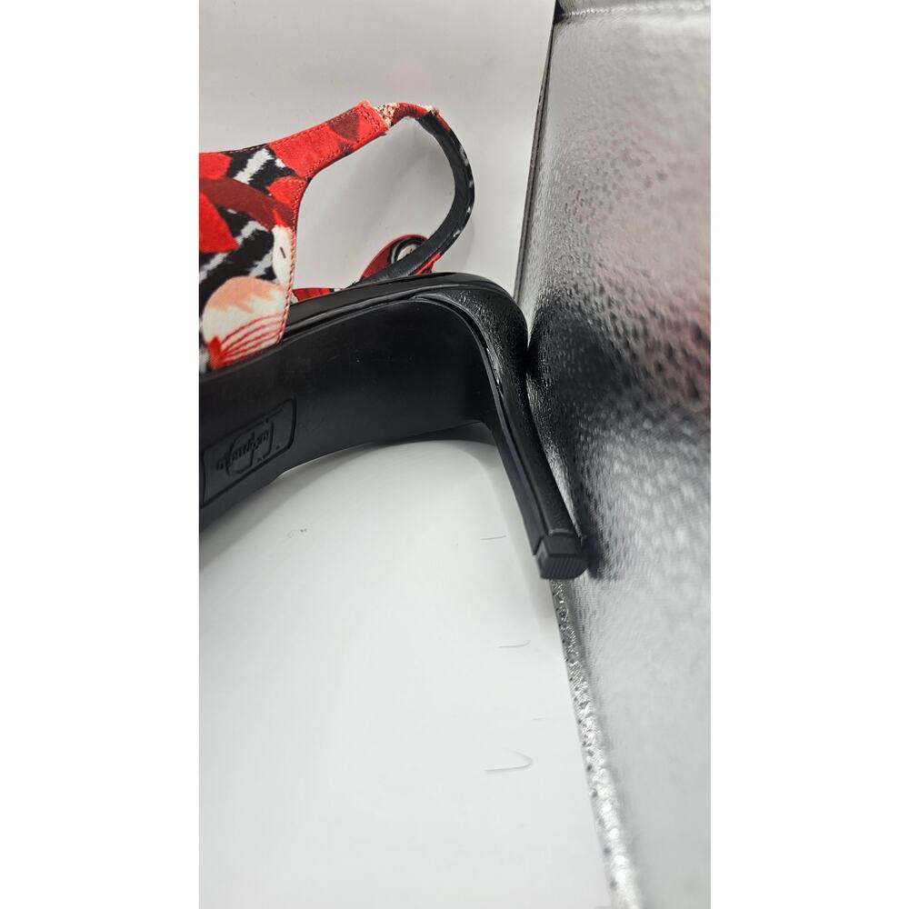 ID REQUIRED SIZE SHOES  RED BLACK & WHITE FABRIC  NEW IN BOX  SIZE 10 WIDE - Picture 4 of 8